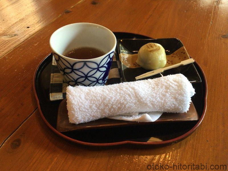 小浜温泉 旅館 國崎 チェックイン時のお茶菓子