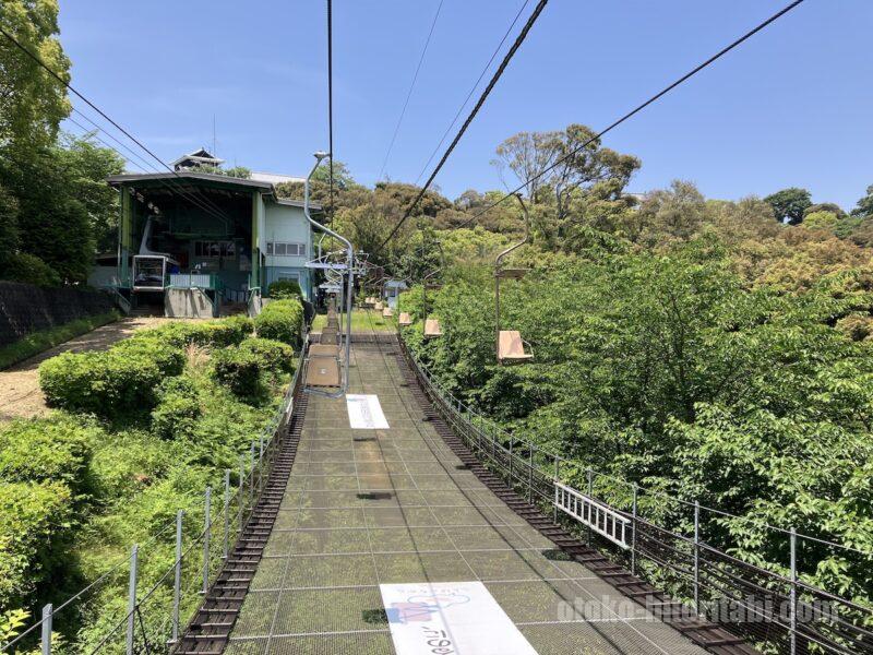 松山城 リフト 乗車中