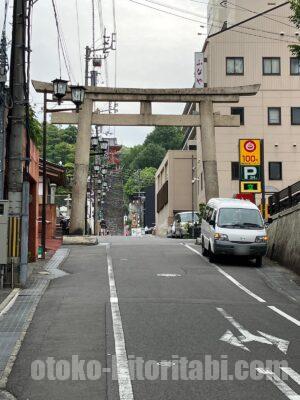 道後温泉駅から伊佐爾波神社までの坂道と階段