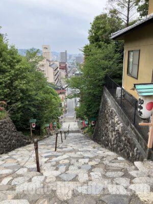 伊佐爾波神社から道後温泉駅方面を見た景色(階段)