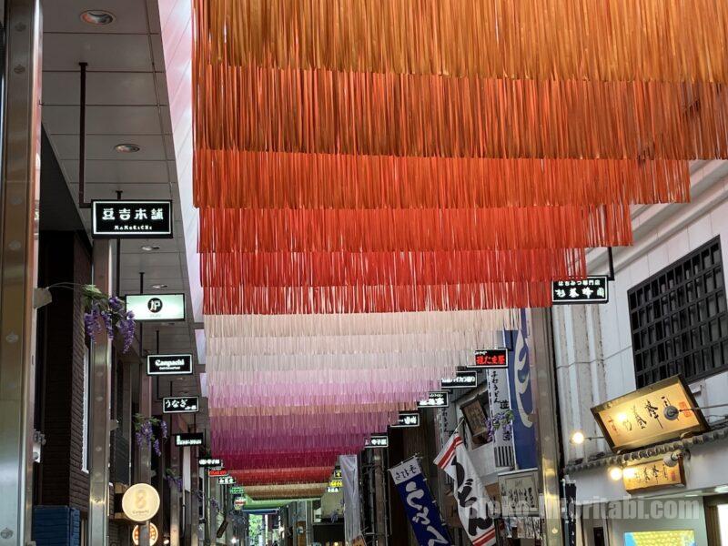 道後温泉商店街にぶら下がっていた色とりどりの短冊