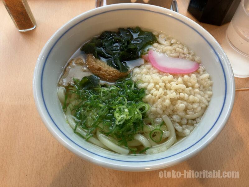 松山空港内のうどん処「マドンナ亭」のうどん