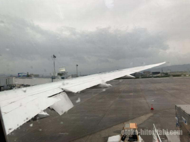 松山空港での機内からの景色