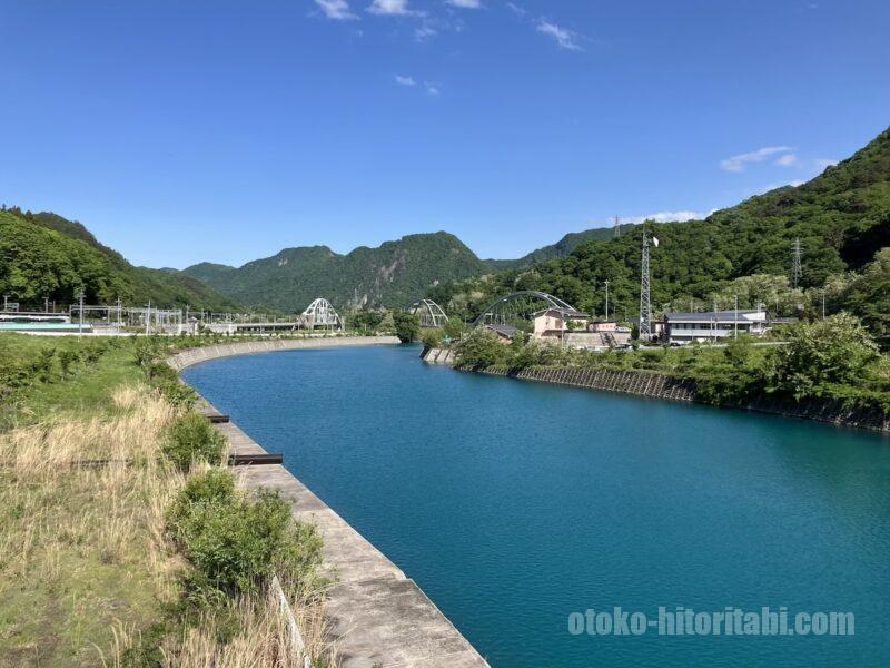 長野原草津口駅そばから見下ろす吾妻川